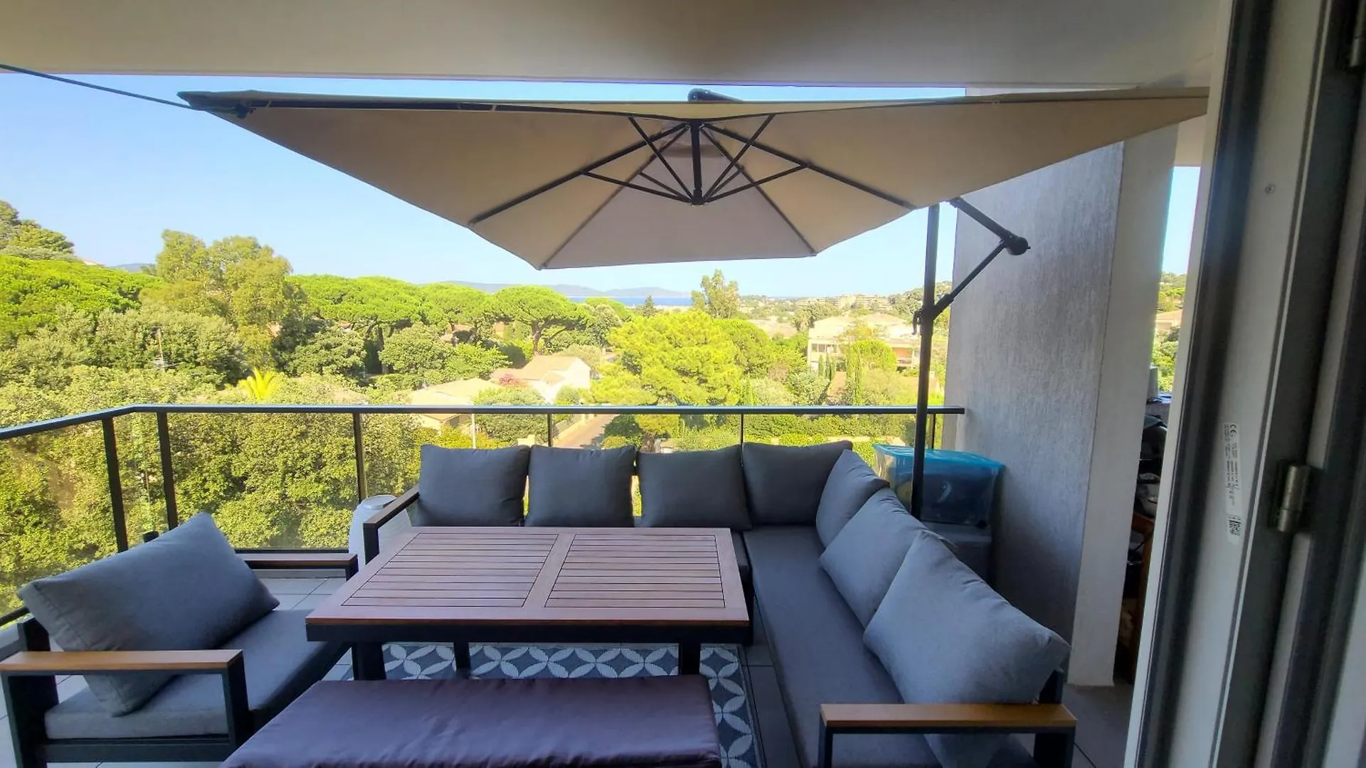 Appartement Climatise T3 Vue Mer De 63 M2 - 2 Chambres Et Belle Terrasse De 23 M2 Cavalaire-sur-Mer 0*,