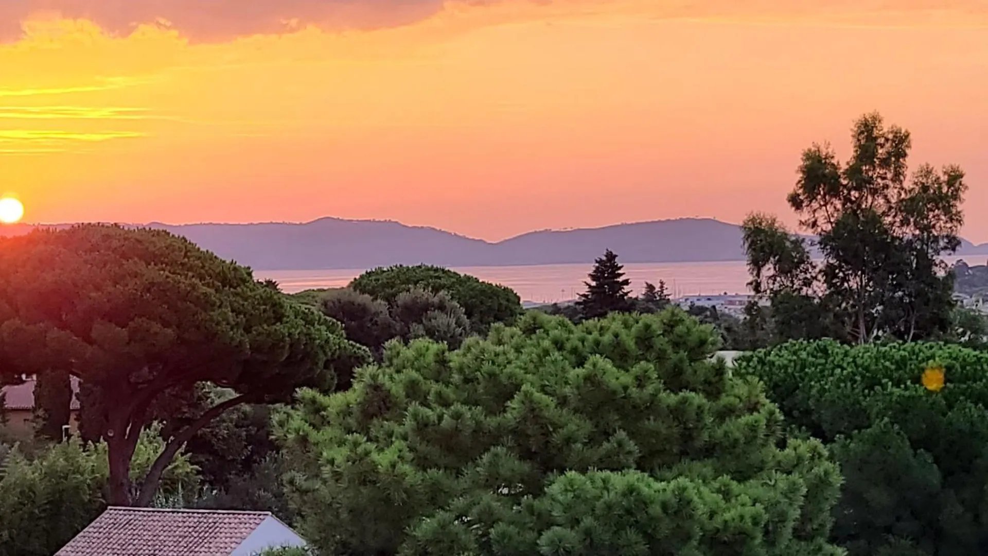 Appartement Climatise T3 Vue Mer De 63 M2 - 2 Chambres Et Belle Terrasse De 23 M2 Cavalaire-sur-Mer 0*,  Frankrike