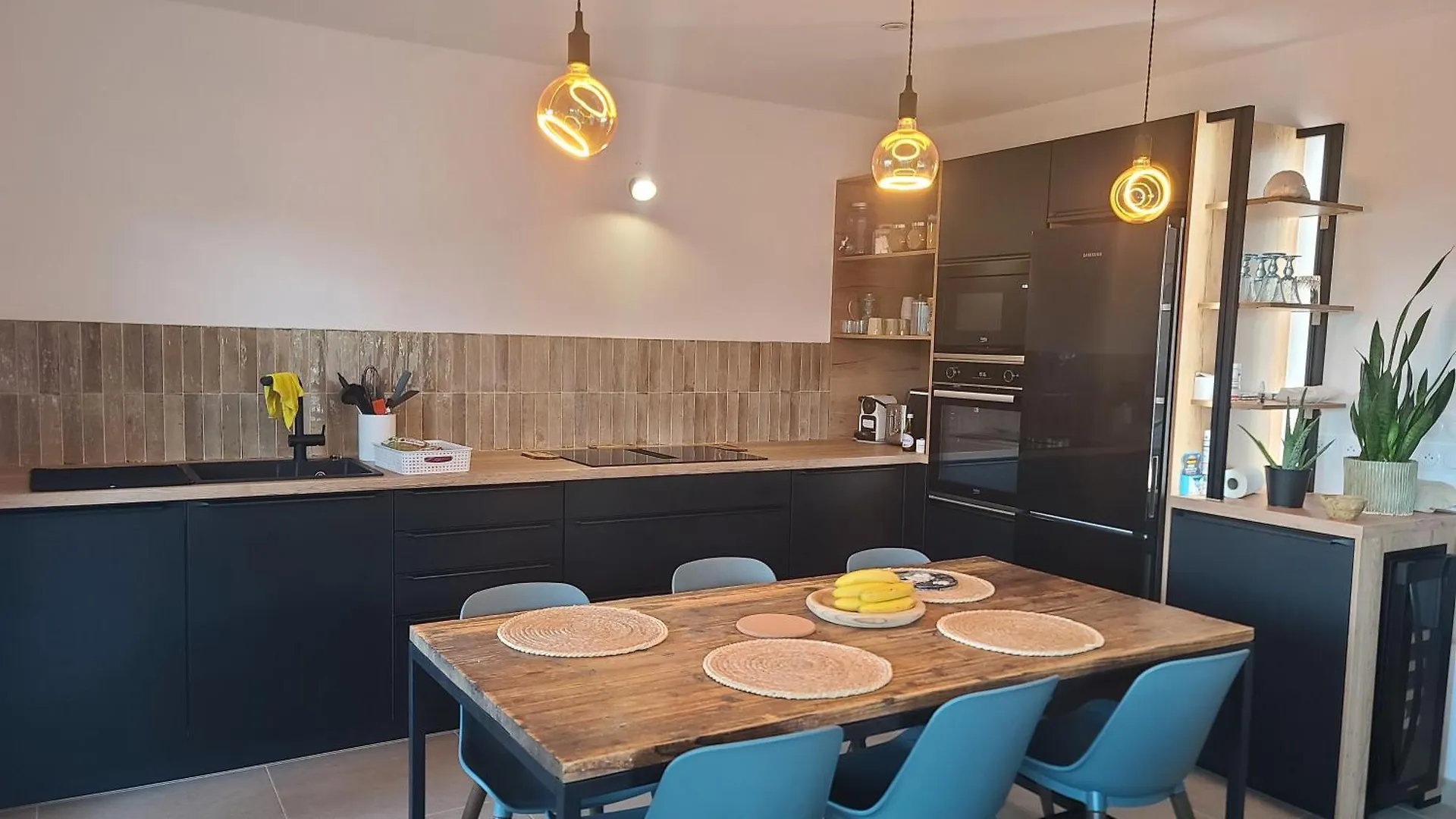 Appartement Climatise T3 Vue Mer De 63 M2 - 2 Chambres Et Belle Terrasse De 23 M2 Cavalaire-sur-Mer 0*,  Frankrike